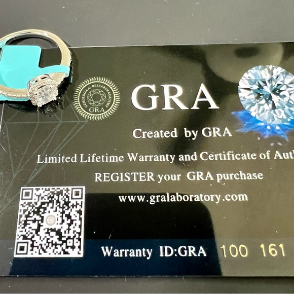 Size 8 Sterlingg Silver 925 Moissanite Ring - Picture 4 of 6